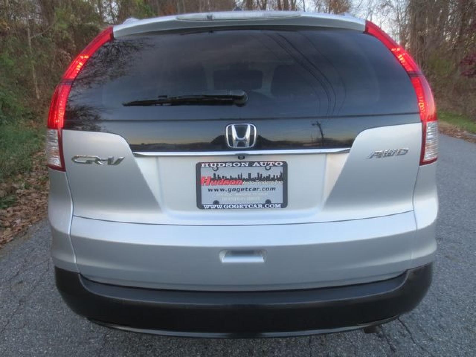 2014 Silver /Black Honda CR-V EX-L 4WD 5-Speed AT (2HKRM4H70EH) with an 2.4L L4 DOHC 16V engine, 5-Speed Automatic transmission, located at 270 US Route 6, Mahopac, NY, 10541, (845) 621-0895, 41.349022, -73.755280 - Photo #5